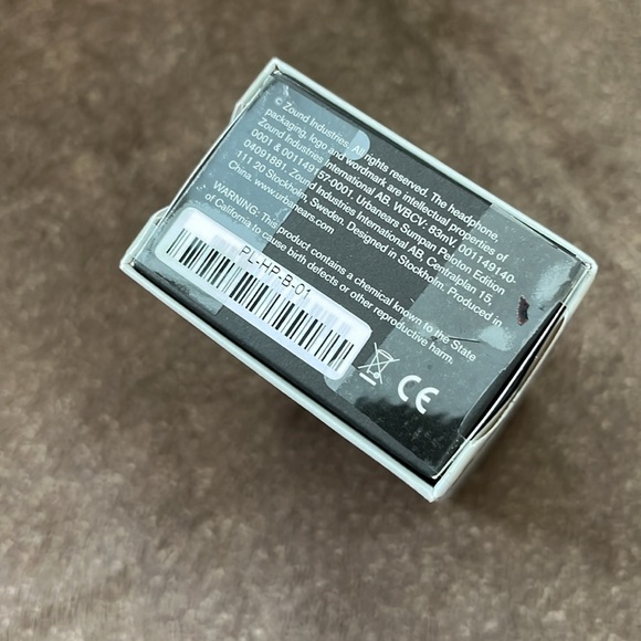 Urbanears Sumpan Peloton Edition Earbuds - Picture 3 of 5